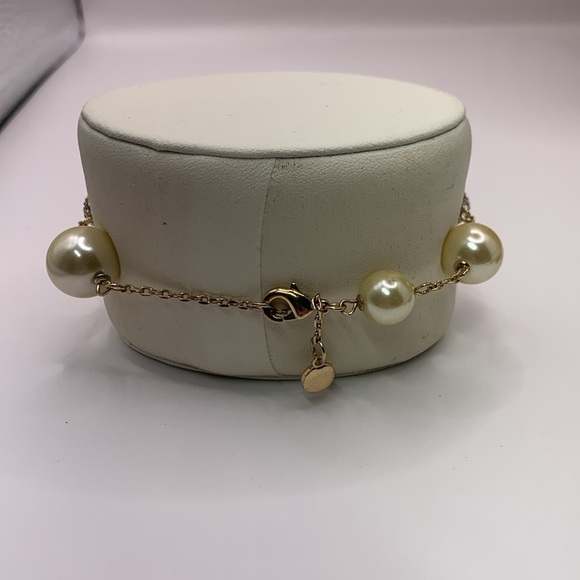 Versona Cream and Gold Vintage-Inspired Faux Pearl and Crystal Bracelet - Picture 4 of 6